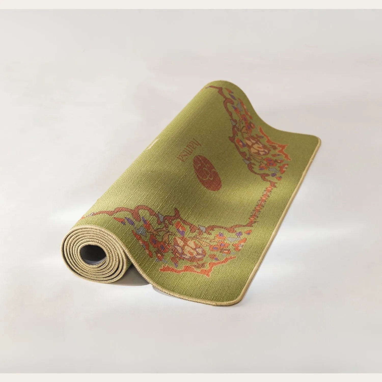 Kompakt gerollte Lokah Laghu Yogamatte, ökologische Premium-Matte mit starkem Grip und angenehmer Haptik von Hamsa.